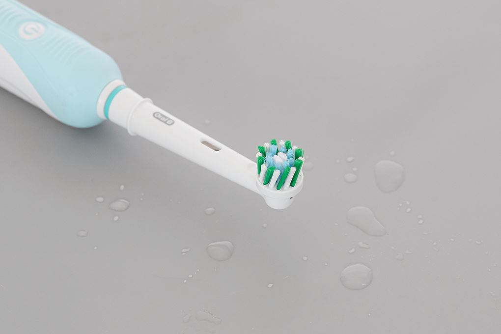 Bàn chải điện Oral-B Pro 500 Deep Clean D16.513 Màu Trắng - Xanh