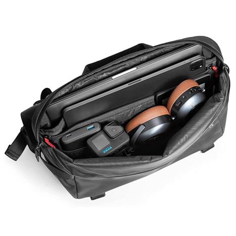 Túi đeo laptop 14 inch Tomtoc T21L1D1 Đen Màu Đen