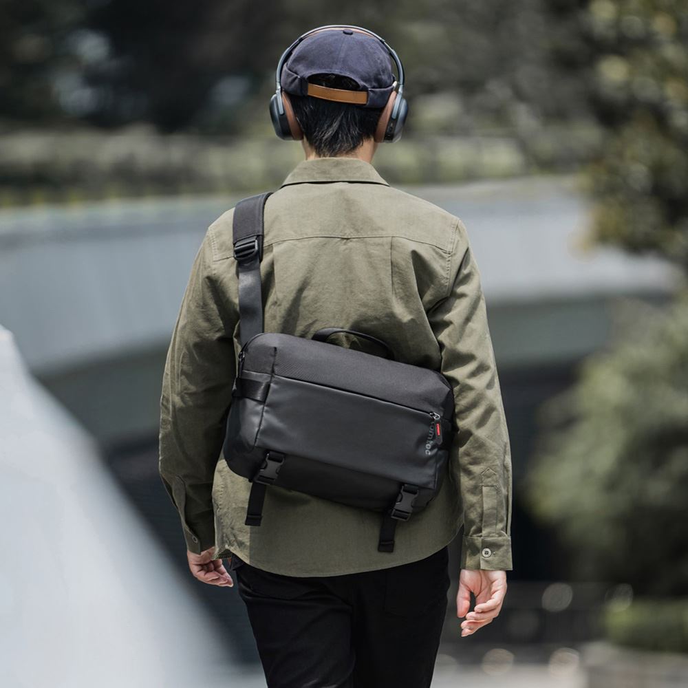 Túi đeo laptop 14 inch Tomtoc T21L1D1 Đen Màu Đen