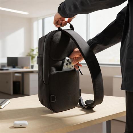 Túi đeo chống sốc laptop 14 inch Tomtoc T24M1D1 Đen Màu Đen