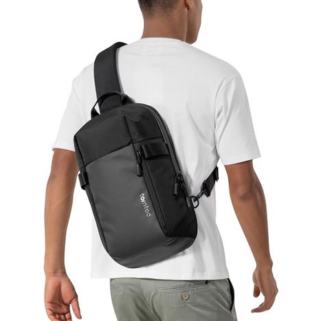 Túi đeo chống sốc laptop 14 inch Tomtoc T24M1D1 Đen Màu Đen