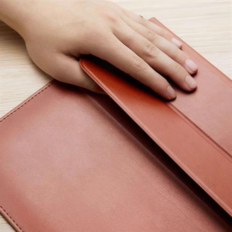 Túi chống sốc Macbook 14 inch Hypershield Stand & Go Sleeve HS595-14T Màu Nâu nhạt