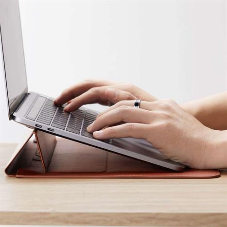 Túi chống sốc Macbook 14 inch Hypershield Stand & Go Sleeve HS595-14T Màu Nâu nhạt