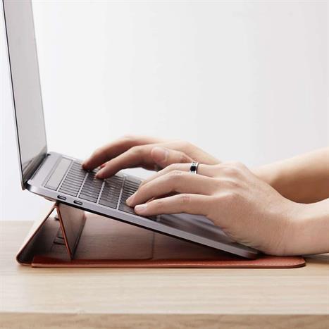 Túi chống sốc Macbook 16 inch Hypershield Stand & Go Sleeve HS595-16T Màu Nâu nhạt