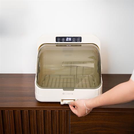 Máy sấy tiệt trùng UV LUMIAS LUD-08 đế nhựa