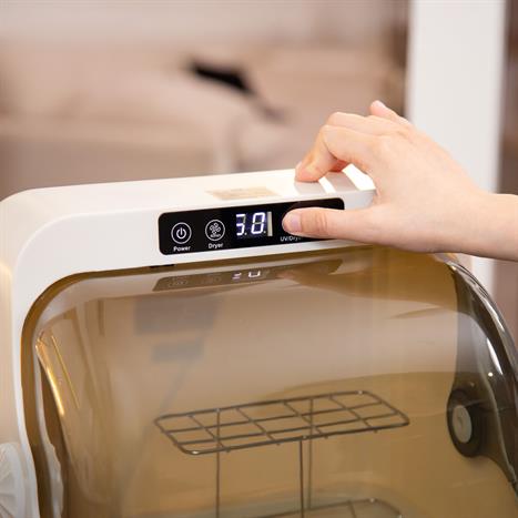 Máy sấy tiệt trùng UV LUMIAS LUD-08 đế nhựa Màu Màu be