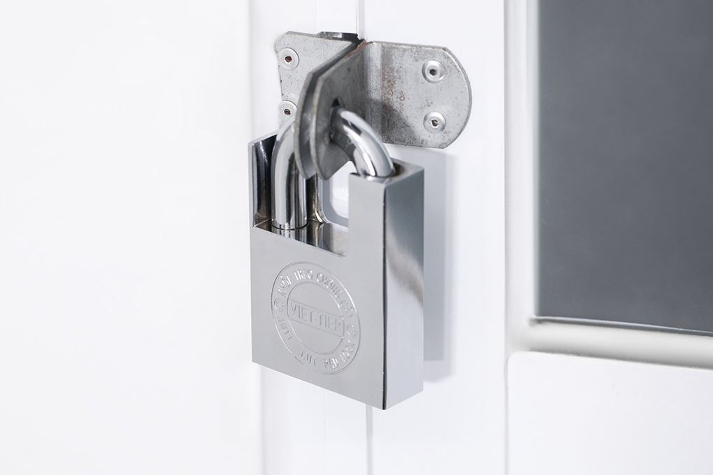 Ổ khóa chống cắt kẽm 60 mm Việt-Tiệp 01602 Màu Bạc