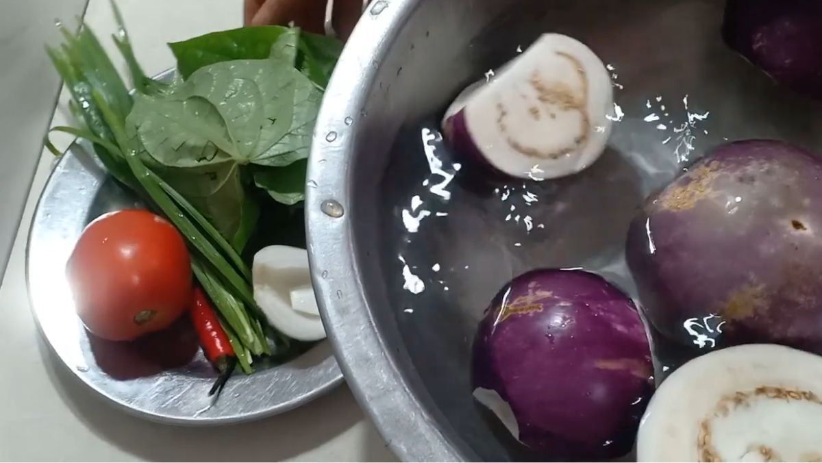 Nguyên liệu món ăn cà tím xào lá lốt