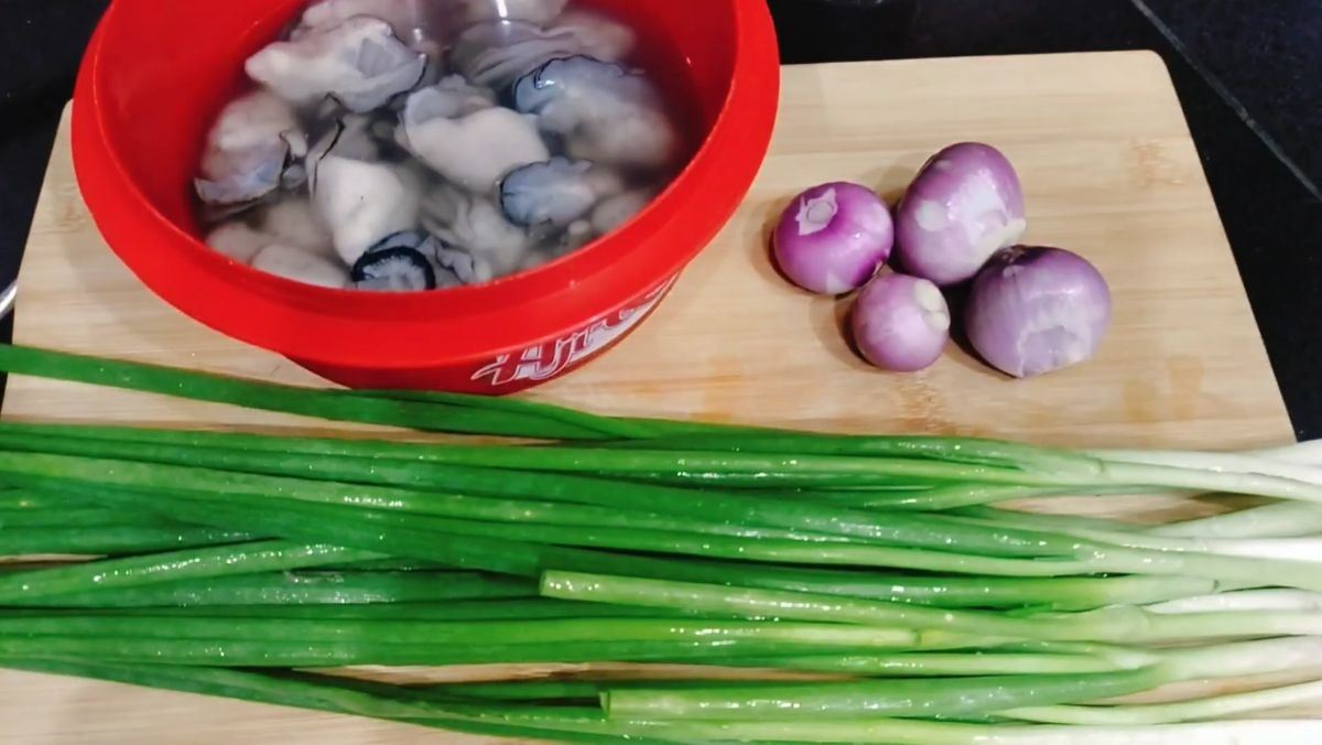 Nguyên liệu món ăn ruột hàu nướng mỡ hành bằng nồi chiên không dầu