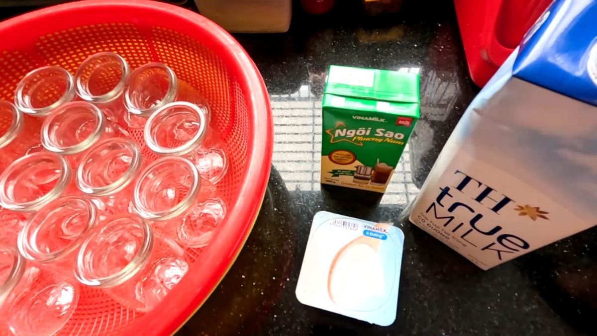 Nguyên liệu món ăn ủ sữa chua bằng thùng đá