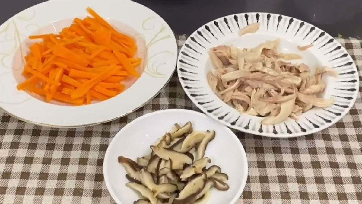 Nguyên liệu món ăn cháo gà cà rốt