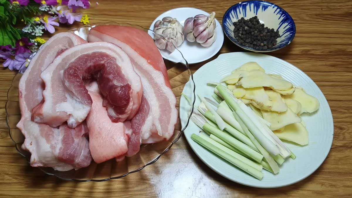 Nguyên liệu món ăn thịt ba chỉ ngâm nước mắm