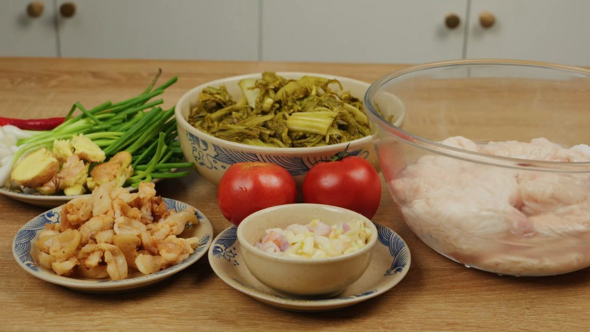 Nguyên liệu món ăn lòng già xào dưa chua