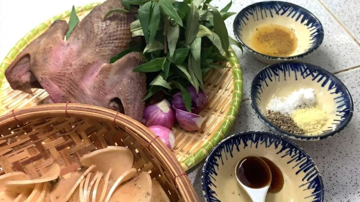 Nguyên liệu món ăn chim câu xúc bánh đa