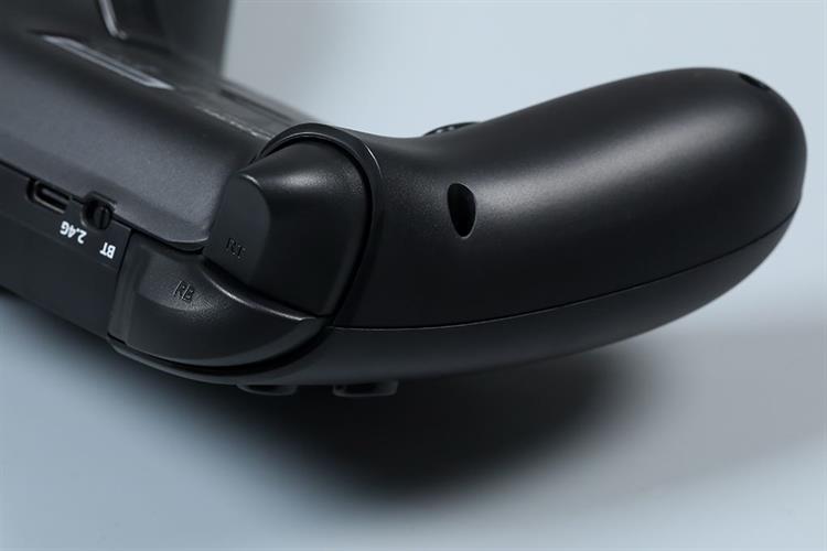 Tay cầm chơi game Dareu Đen H105 Màu Đen