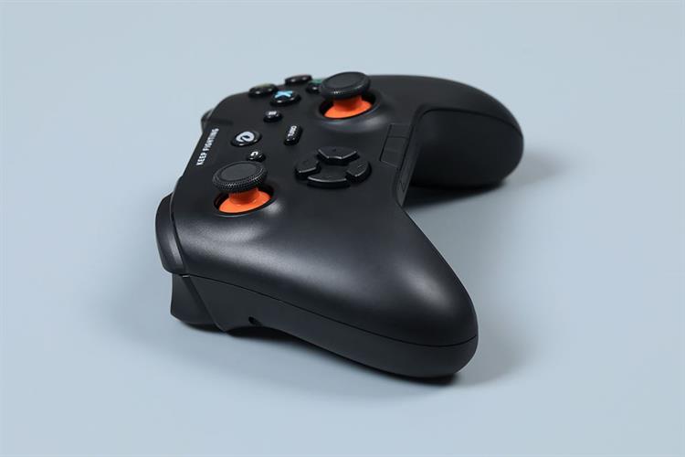 Tay cầm chơi game Dareu Đen H105 Màu Đen