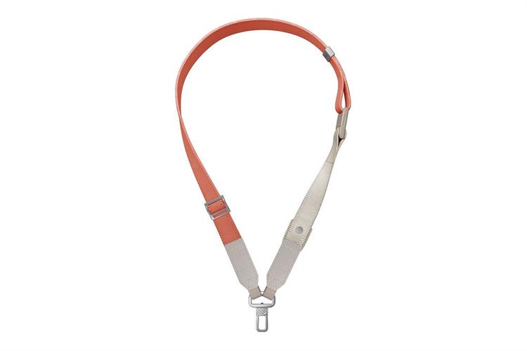 Dây Điện Thoại Đeo Chéo/Đeo Tay UNIQ VISTA DUO Đỏ/Be