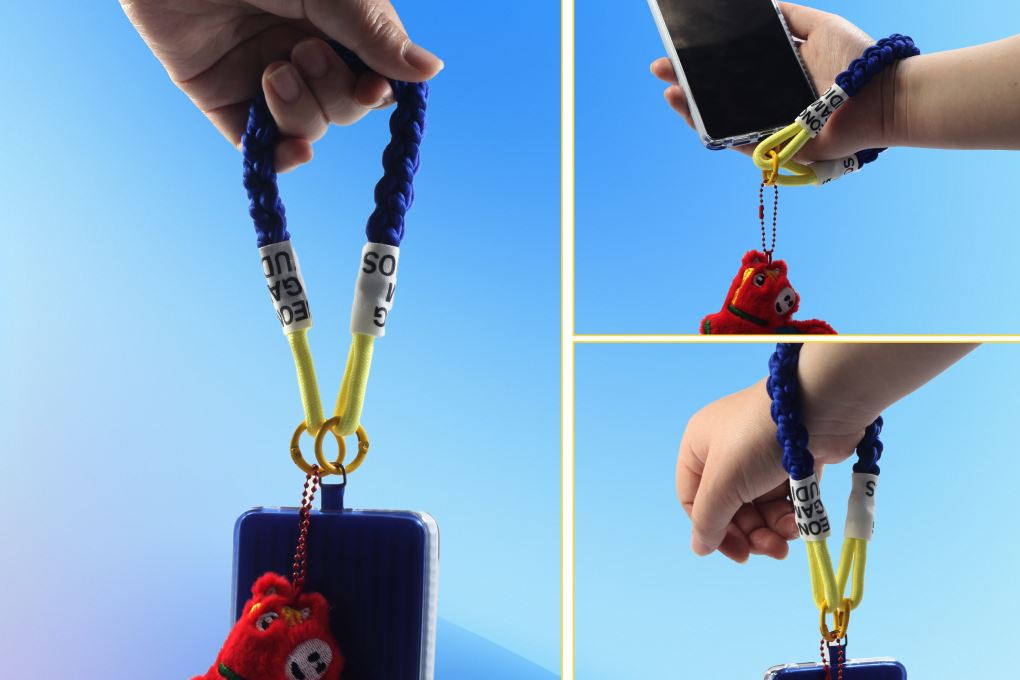 Dây Điện Thoại Đeo Tay Kèm Charm Ngựa AVA+ Xanh Navy OCLSY-05 Màu Xanh Navy