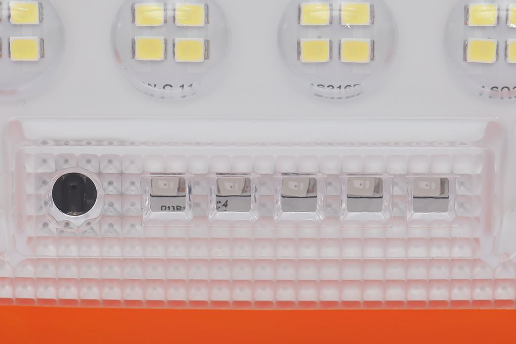 Đèn pha năng lượng mặt trời Modi MD-PT55-300-W Màu Trắng