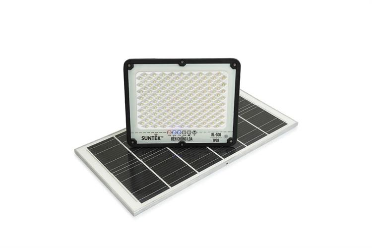 Đèn pha năng lượng mặt trời nhôm SUNTEK RL-300 20.16W Màu Đen