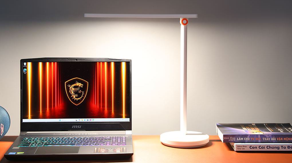 Đèn bàn Led HyperWork Nova HPW-DL02-WHT với thiết kế xoay 180 độ chiếu sáng linh hoạt