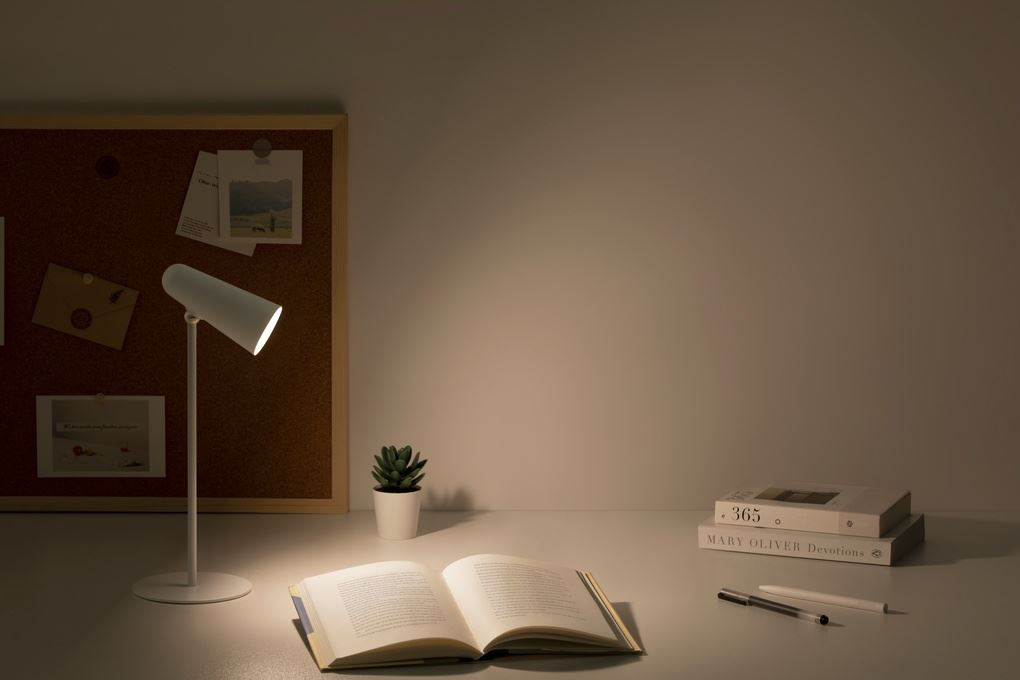 Đèn bàn Led thông minh Xiaomi Flexible Rechargeable Lamp Màu Trắng
