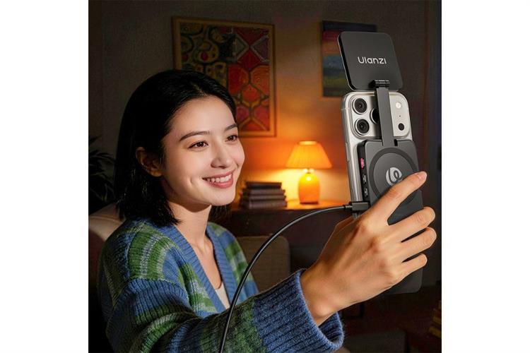 Đèn Livestream Magnetic Gắn Điện Thoại 3W 750mAh Ulanzi GL01 Màu Trắng