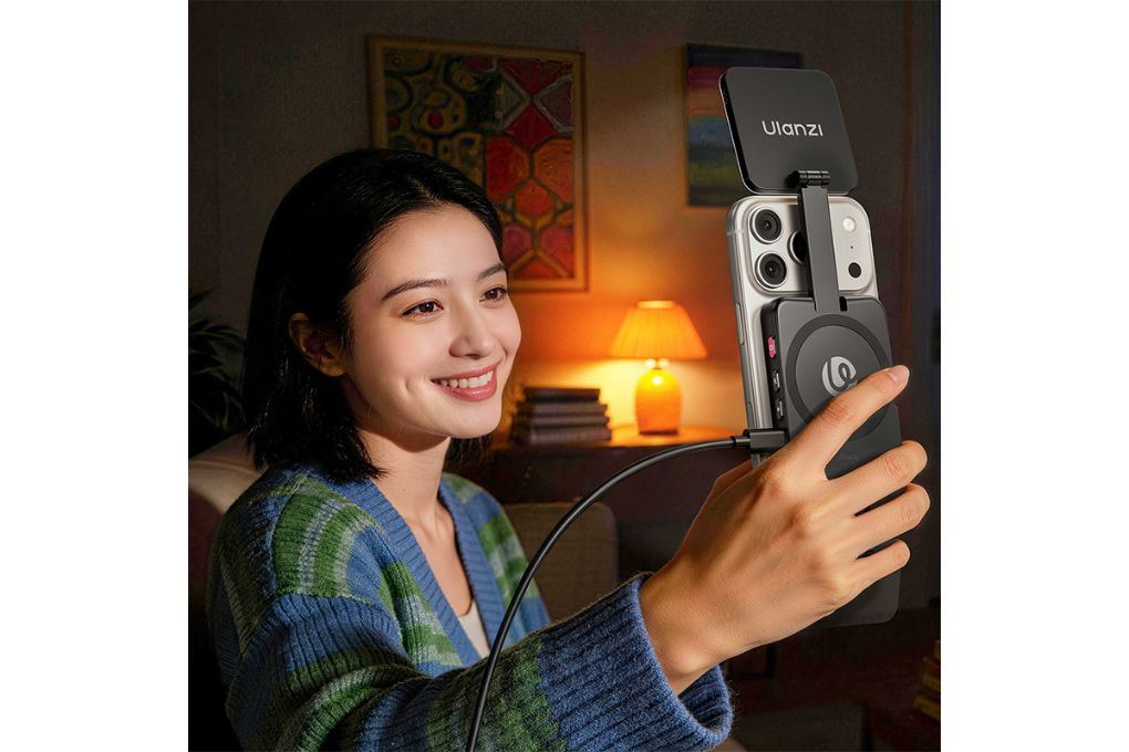 Đèn Livestream Magnetic Gắn Điện Thoại 3W 750mAh Ulanzi GL01 Màu Đen