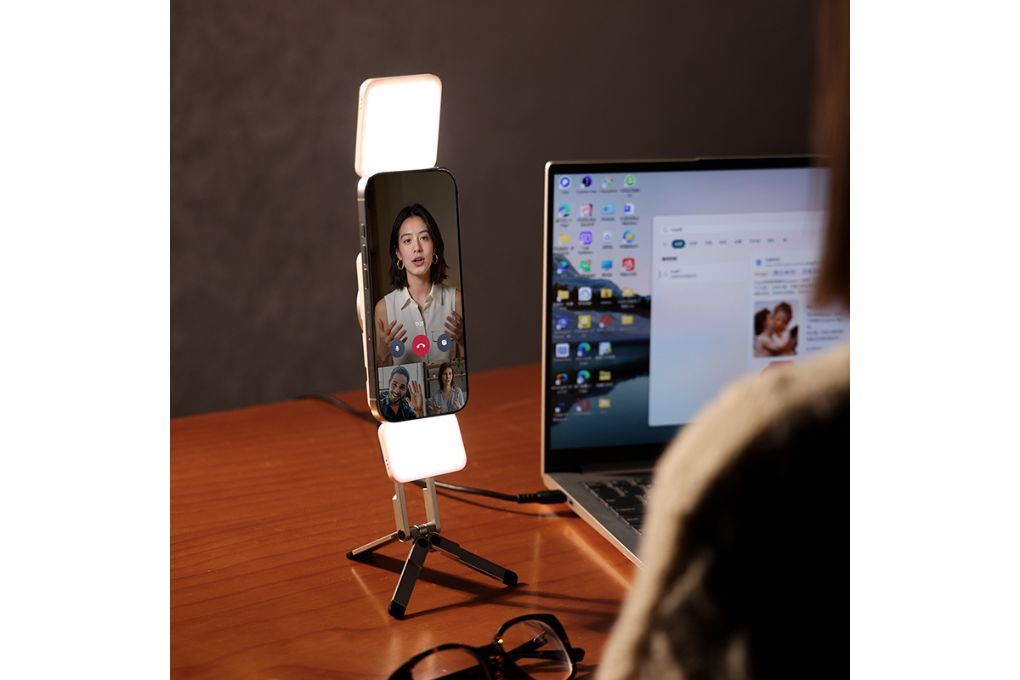 Đèn Livestream Magnetic Gắn Điện Thoại 3W 750mAh Ulanzi GL01 Màu Đen