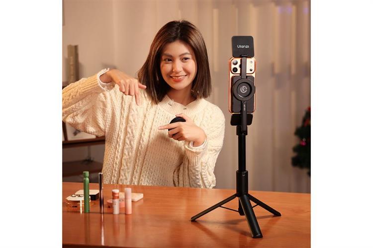 Đèn Livestream Magnetic Gắn Điện Thoại 3W 750mAh Ulanzi GL01 Màu Trắng
