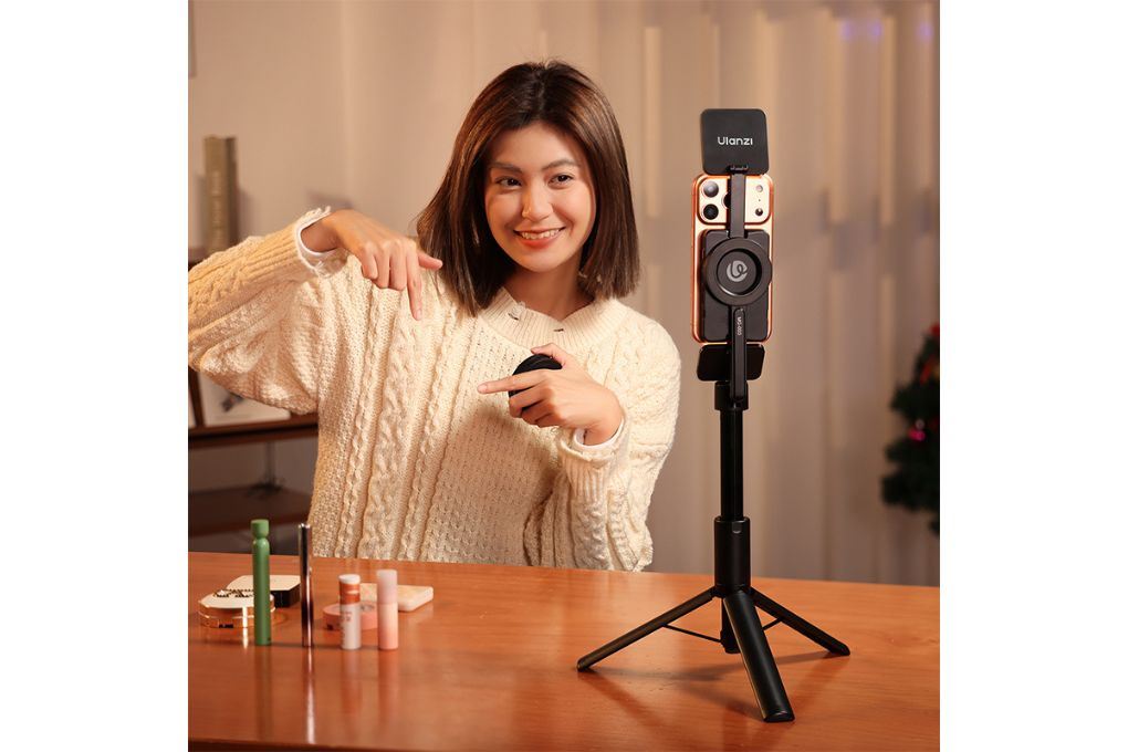 Đèn Livestream Magnetic Gắn Điện Thoại 3W 750mAh Ulanzi GL01 Màu Đen