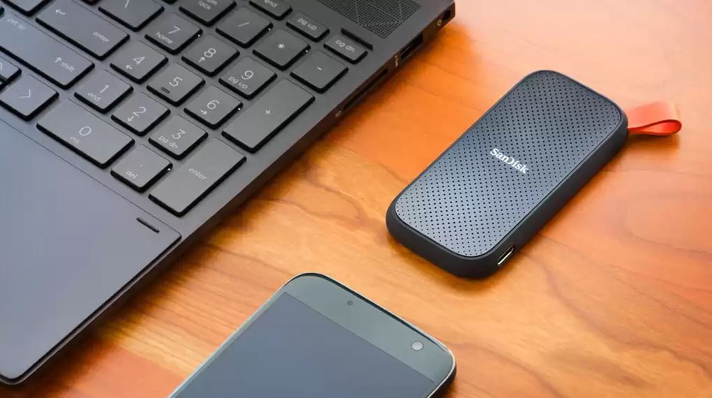 Ổ cứng SSD 1TB Sandisk Portable SDSSDE30 thiết kế nhỏ gọn dễ mang theo hằng ngày Ổ cứng SSD 1TB Sandisk Portable SDSSDE30 thiết kế nhỏ gọn dễ mang theo hằng ngày