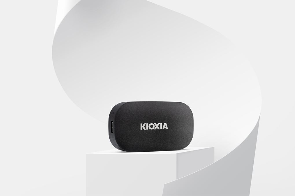 Ổ cứng SSD 2TB Kioxia Exceria Plus G2 Portable LXD20K002TG8 Màu Đen