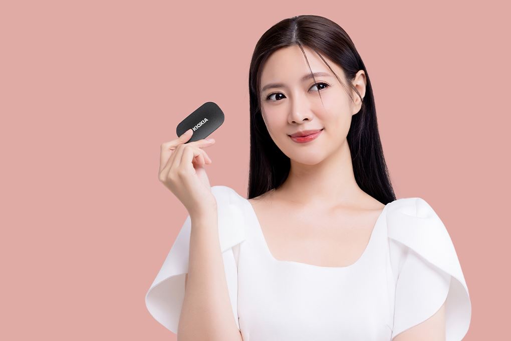 Ổ cứng SSD 2TB Kioxia Exceria Plus G2 Portable LXD20K002TG8 Màu Đen