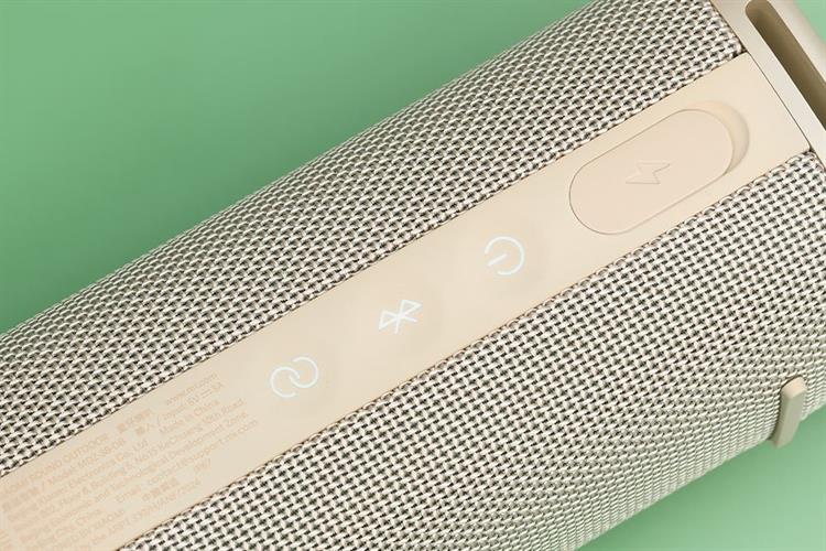 Loa Bluetooth Xiaomi Sound Outdoor Màu Vàng