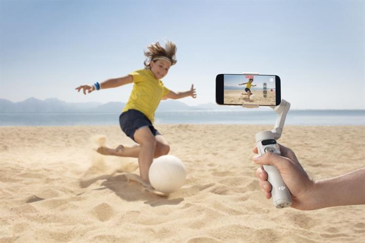 Gimbal là một hệ thống giá đỡ cơ khí được trang bị động cơ không chổi than và cảm biến IMU