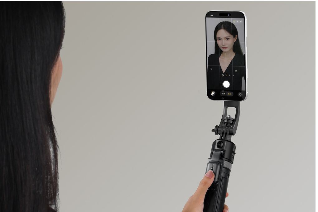 Chân Tripod Kiêm Gậy Selfie Magnetic AI Auto Tracking 360 1.61m Ulanzi TT23M Kèm Remote Bluetooth Màu Đen