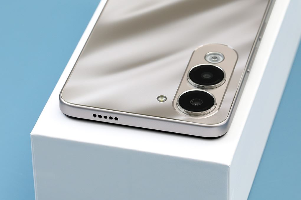 Điện thoại vivo Y04 4GB/128GB Màu Trắng - Vàng