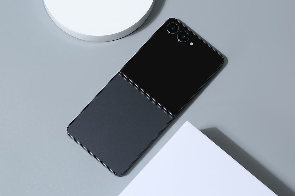 Điện thoại Samsung Galaxy Z Flip7 5G 12GB/256GB Màu Đen