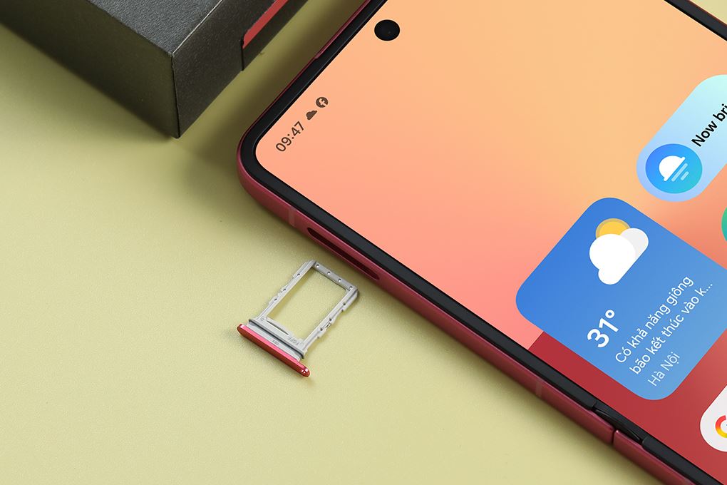 Điện thoại Samsung Galaxy Z Flip7 5G 12GB/256GB Màu Đỏ