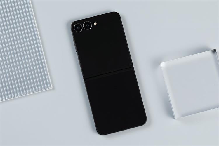 Điện thoại Samsung Galaxy Z Flip7 FE 5G 8GB/128GB Màu Đen