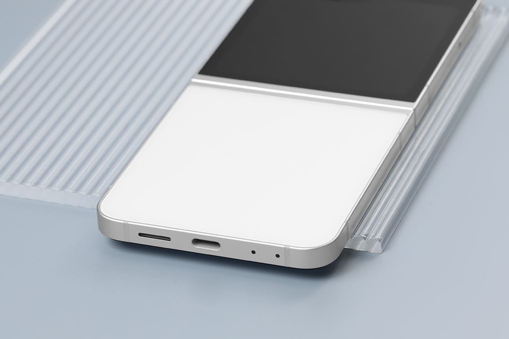 Điện thoại Samsung Galaxy Z Flip7 FE 5G 8GB/128GB Màu Trắng