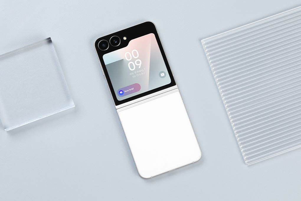 Điện thoại Samsung Galaxy Z Flip7 FE 5G 8GB/128GB Màu Trắng