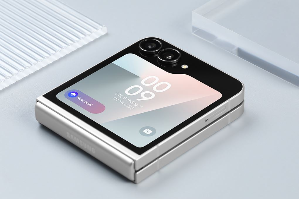 Điện thoại Samsung Galaxy Z Flip7 FE 5G 8GB/128GB Màu Trắng