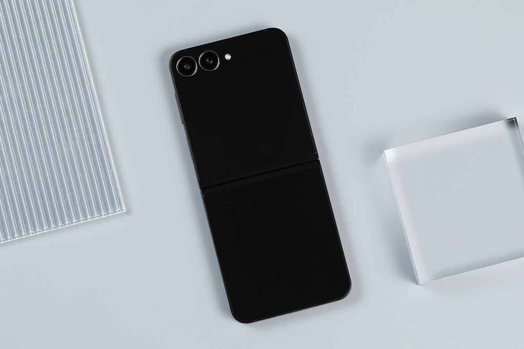 Điện thoại Samsung Galaxy Z Flip7 FE 5G 8GB/256GB Màu Đen