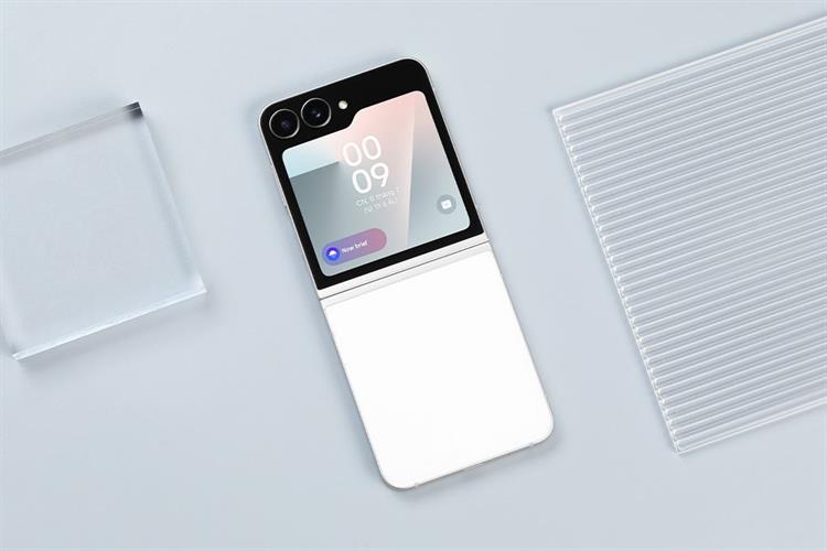 Điện thoại Samsung Galaxy Z Flip7 FE 5G 8GB/256GB Màu Trắng