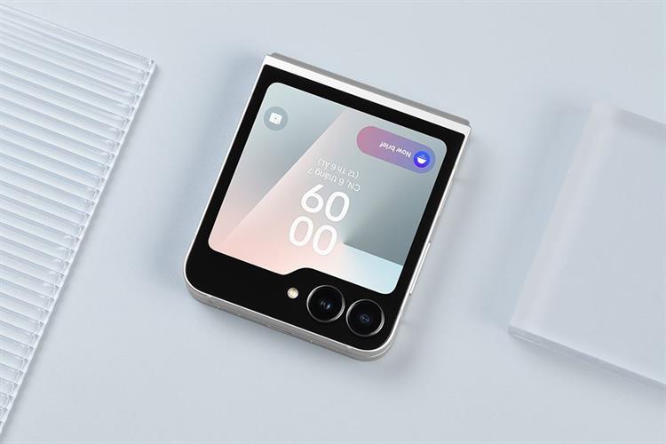 Điện thoại Samsung Galaxy Z Flip7 FE 5G 8GB/256GB Màu Trắng