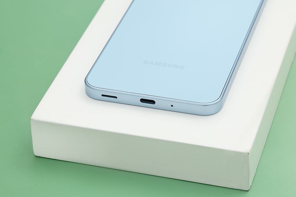 Điện thoại Samsung Galaxy A17 4GB/128GB Màu Xanh nhạt