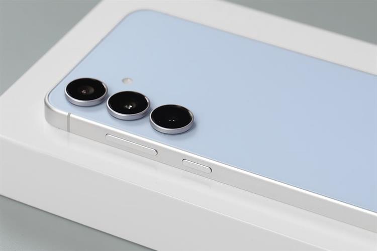 Điện thoại Samsung Galaxy S25 FE 5G 8GB/256GB Màu Xanh dương nhạt