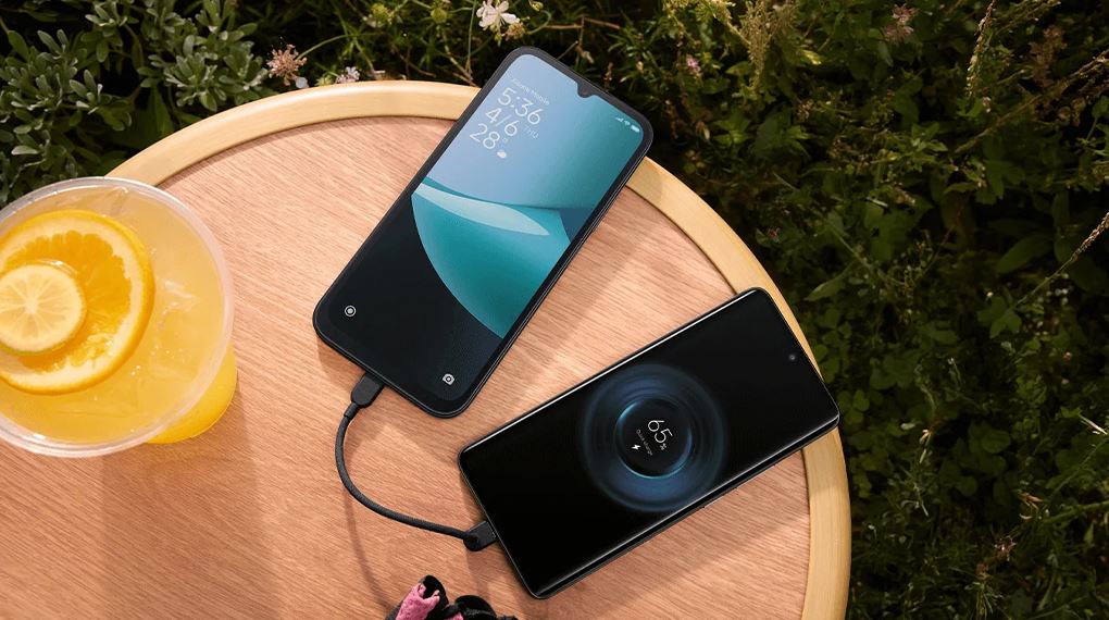 Với tính năng sạc ngược 10W, Xiaomi Redmi 15C có thể sạc cho tai nghe, đồng hồ hoặc điện thoại khác, mang lại sự linh hoạt khi sử dụng Với tính năng sạc ngược 10W, Xiaomi Redmi 15C có thể sạc cho tai nghe, đồng hồ hoặc điện thoại khác, mang lại sự linh hoạt khi sử dụng